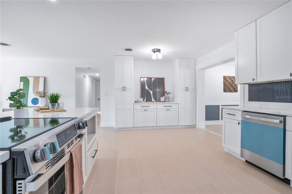 Image 18 of property listing at 2801 GULFSTREAM ROAD, Orlando, FL 32805