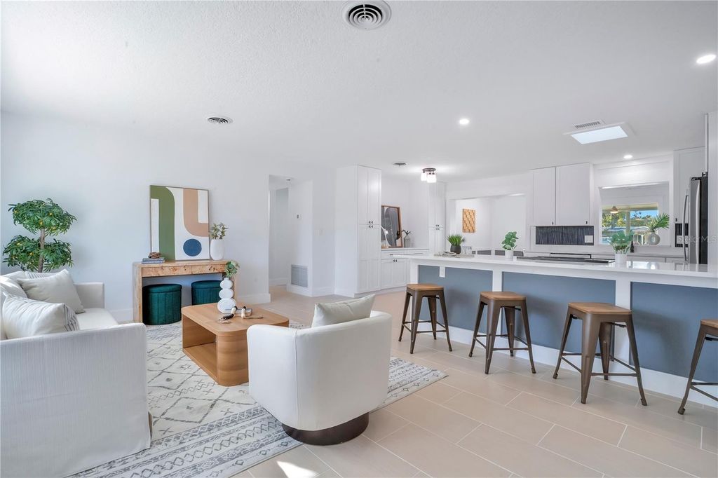 Image 20 of property listing at 2801 GULFSTREAM ROAD, Orlando, FL 32805