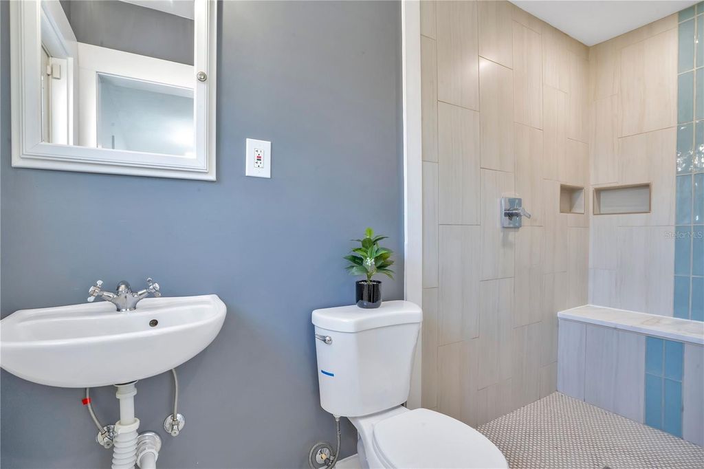 Image 27 of property listing at 2801 GULFSTREAM ROAD, Orlando, FL 32805