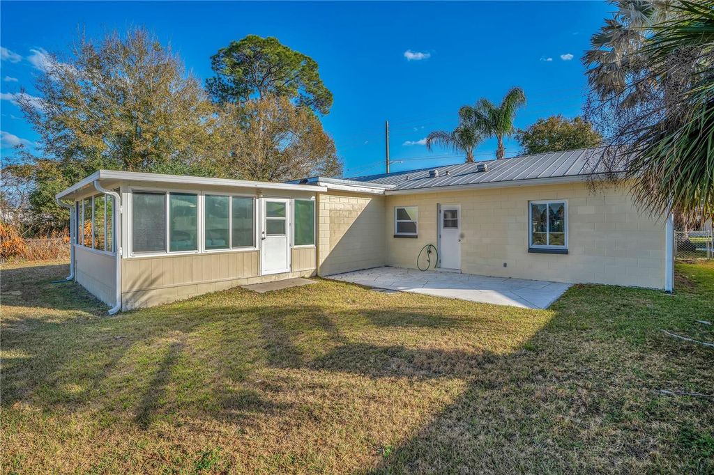 Image 37 of property listing at 2801 GULFSTREAM ROAD, Orlando, FL 32805
