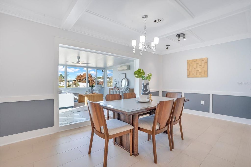 Image 9 of property listing at 2801 GULFSTREAM ROAD, Orlando, FL 32805