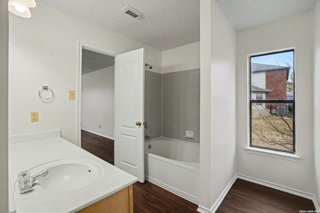 8011 Cherry Glade, Converse, TX 78109