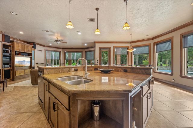 9453 Deer Path Lane, Magnolia, TX 77354