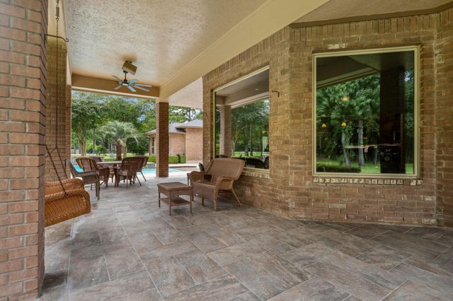 9453 Deer Path Lane, Magnolia, TX 77354