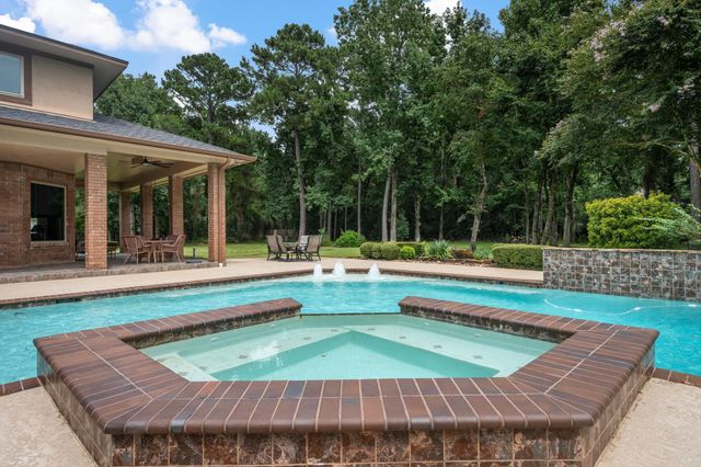 9453 Deer Path Lane, Magnolia, TX 77354