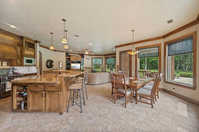 9453 Deer Path Lane, Magnolia, TX 77354