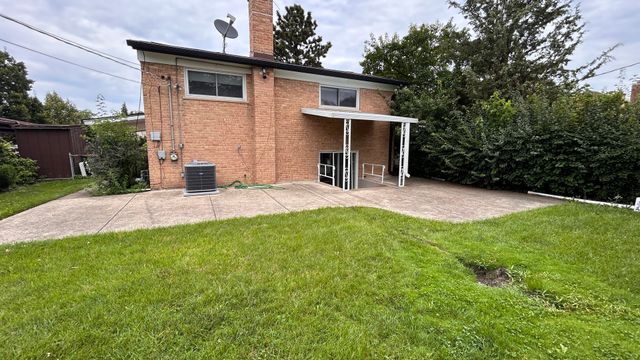 8501 W Normal Avenue, Niles, IL 60714
