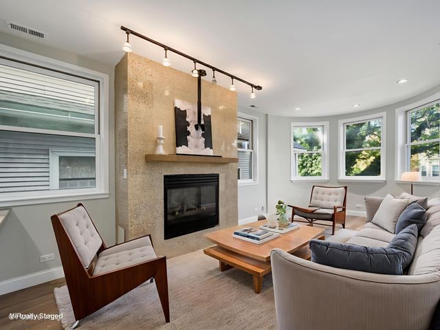 3033 N Racine Avenue 2, Chicago, IL 60657