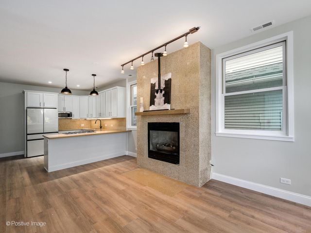 3033 N Racine Avenue 2, Chicago, IL 60657