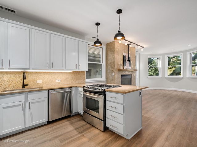 3033 N Racine Avenue 2, Chicago, IL 60657