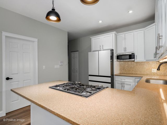 3033 N Racine Avenue 2, Chicago, IL 60657