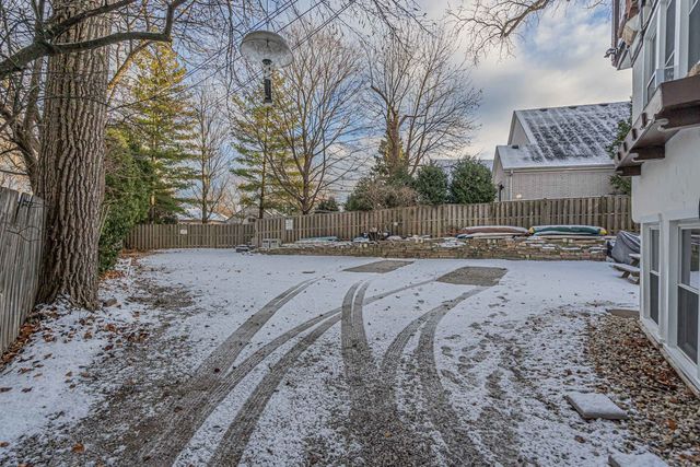 1155 Saint Johns Avenue H, Highland Park, IL 60035