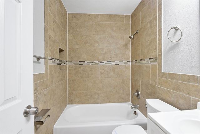 833 61ST AVENUE NE, St Petersburg, FL 33703