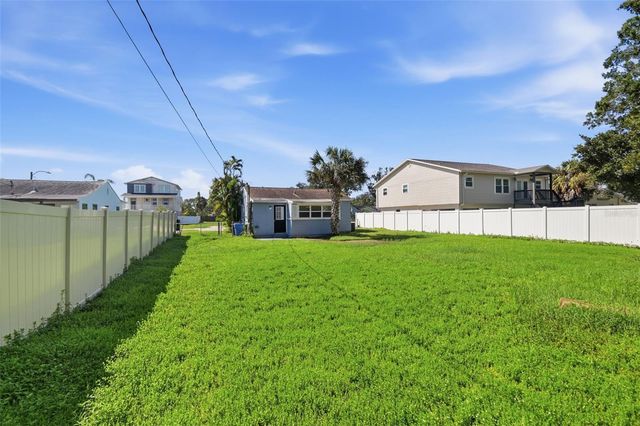 833 61ST AVENUE NE, St Petersburg, FL 33703