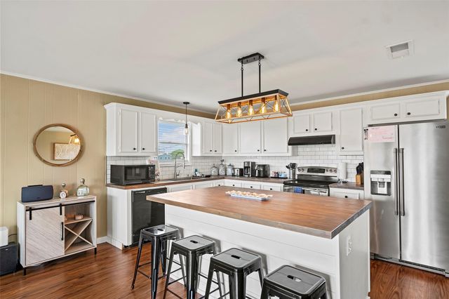 16530 Captain Kidd Road, Jamaica Beach, TX 77554