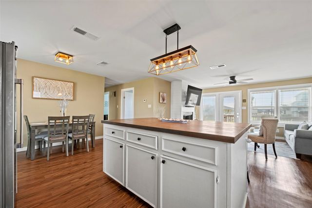 16530 Captain Kidd Road, Jamaica Beach, TX 77554