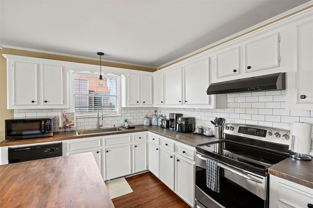 16530 Captain Kidd Road, Jamaica Beach, TX 77554