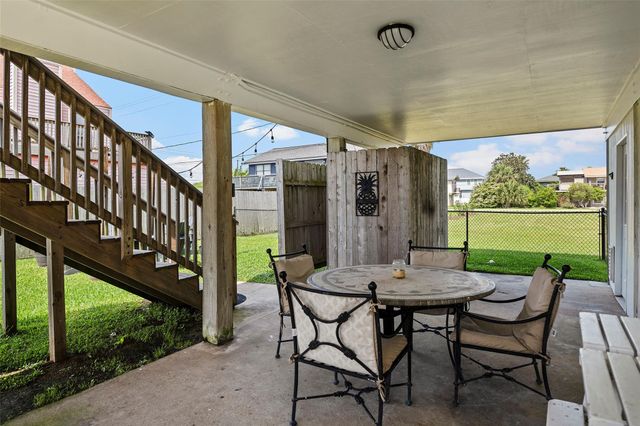 16530 Captain Kidd Road, Jamaica Beach, TX 77554
