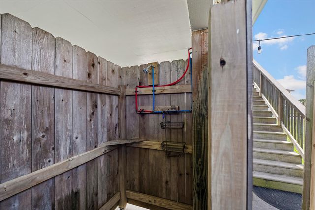 16530 Captain Kidd Road, Jamaica Beach, TX 77554