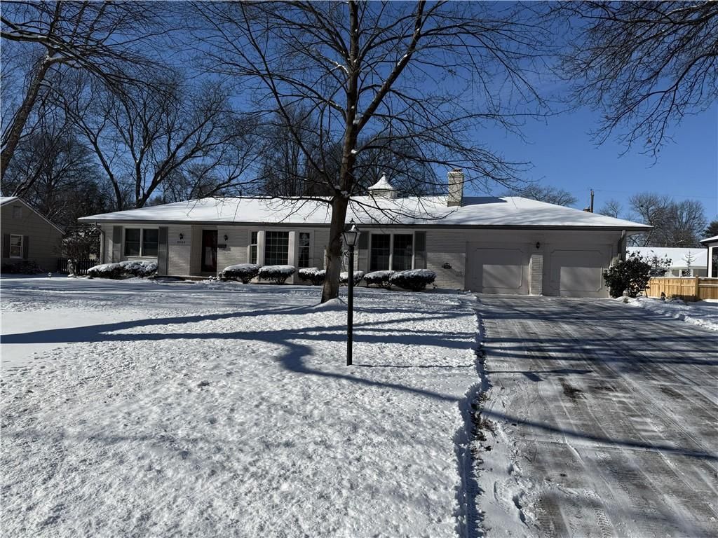 9000 Cherokee Lane, Leawood, KS 66206