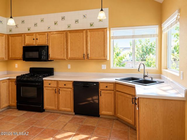 9006 N Willeta Drive, Tucson, AZ 85743