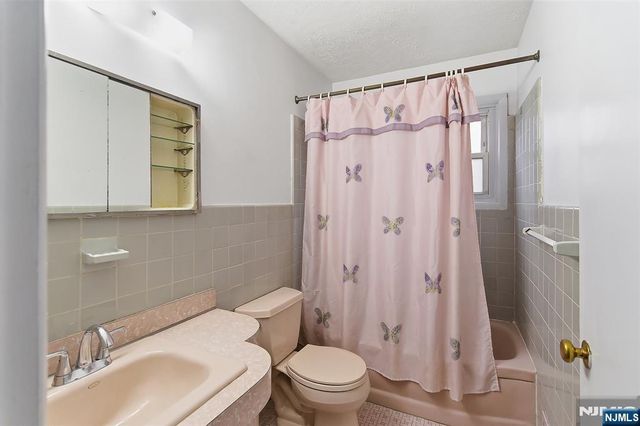 137 Voorhees Street, Teaneck, NJ 07666