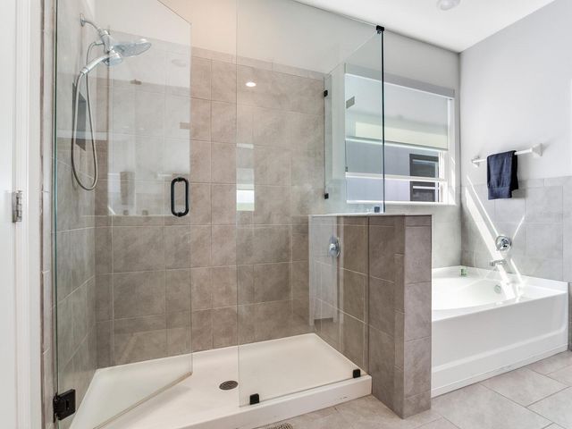 9822 SHORELINE VIEW WAY, Wesley Chapel, FL 33545