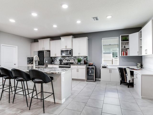 9822 SHORELINE VIEW WAY, Wesley Chapel, FL 33545