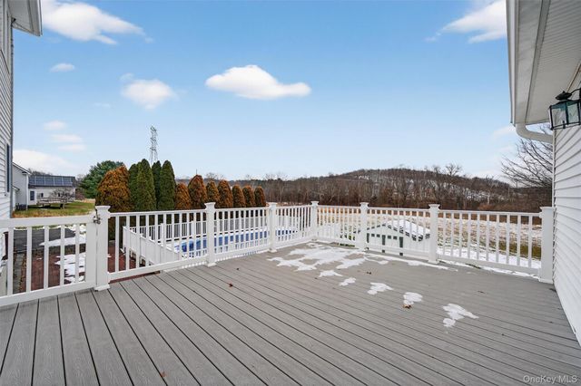 5 Fox Hollow Road, Blooming Grove, NY 10914