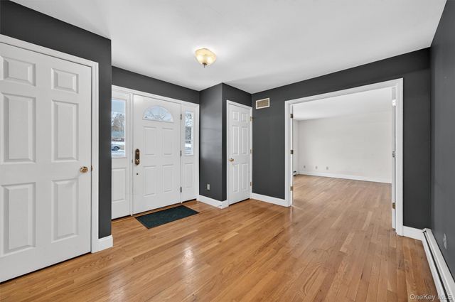 5 Fox Hollow Road, Blooming Grove, NY 10914