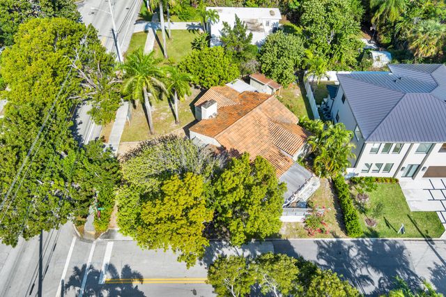 383 31st Court, West Palm Beach, FL 33407