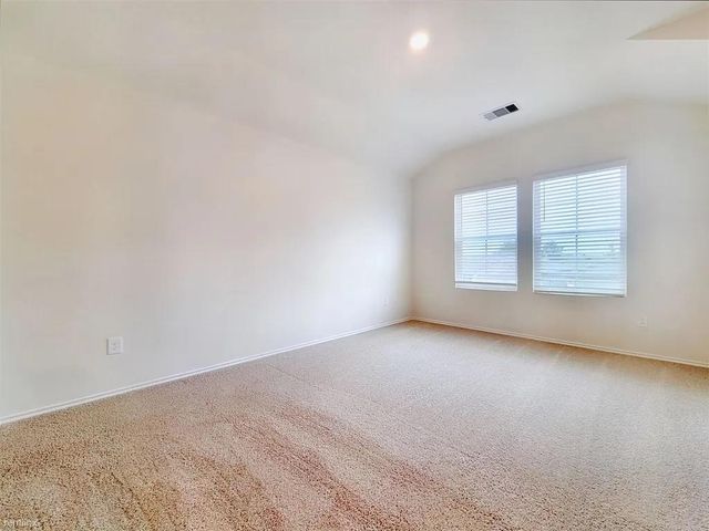 419 Sickle LOOP, Uhland, TX 78640