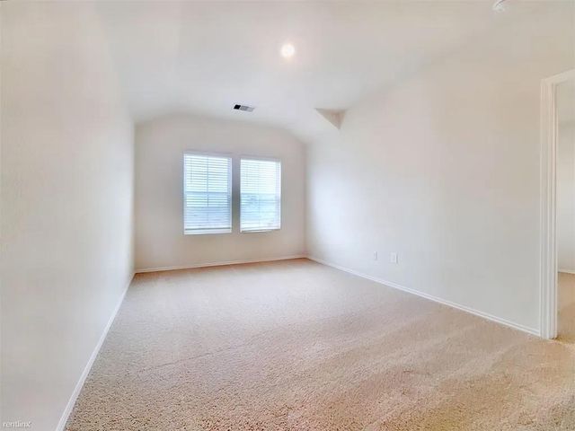 419 Sickle LOOP, Uhland, TX 78640