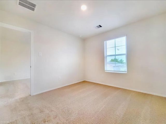 419 Sickle LOOP, Uhland, TX 78640