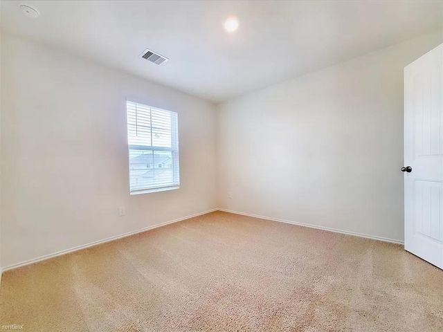 419 Sickle LOOP, Uhland, TX 78640