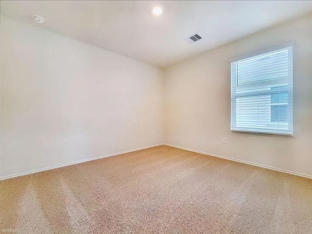 419 Sickle LOOP, Uhland, TX 78640