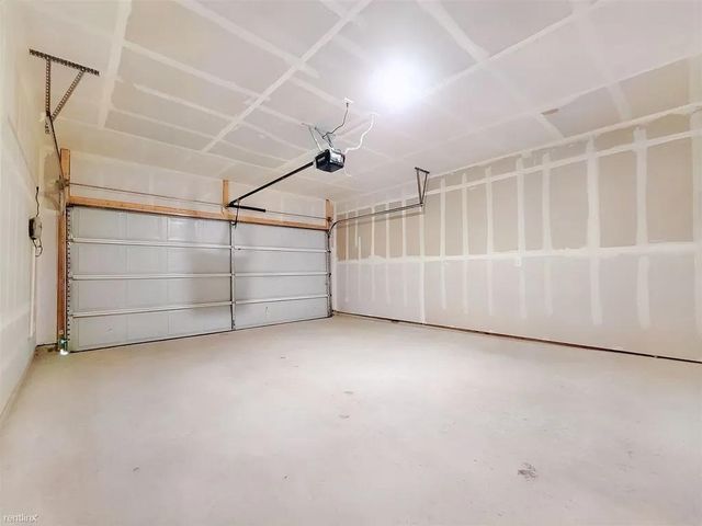 419 Sickle LOOP, Uhland, TX 78640