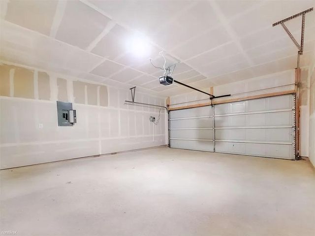 419 Sickle LOOP, Uhland, TX 78640
