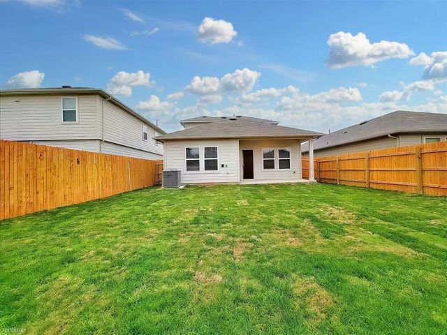 419 Sickle LOOP, Uhland, TX 78640