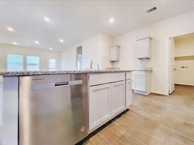 419 Sickle LOOP, Uhland, TX 78640