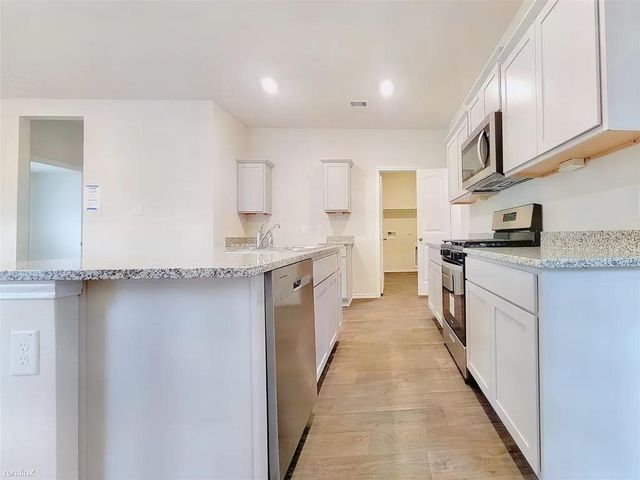 419 Sickle LOOP, Uhland, TX 78640
