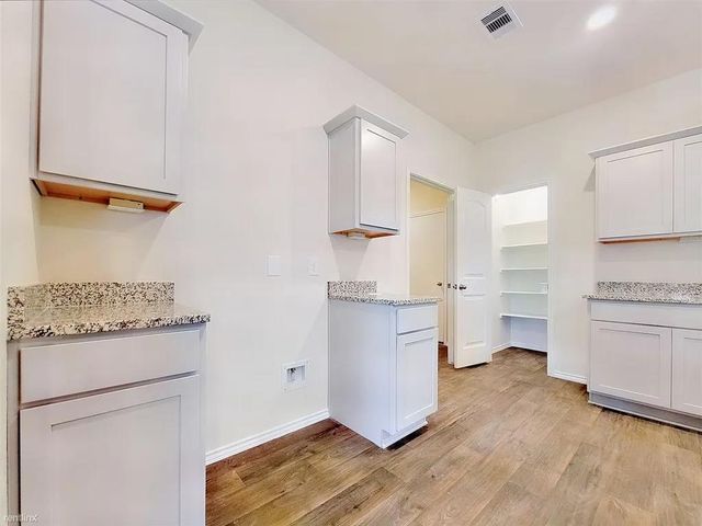 419 Sickle LOOP, Uhland, TX 78640