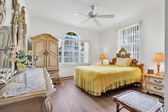 420 18TH Avenue NE, Naples, FL 34120