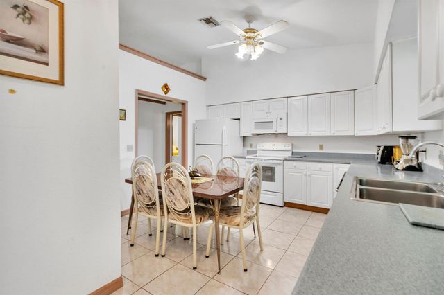 420 18TH Avenue NE, Naples, FL 34120