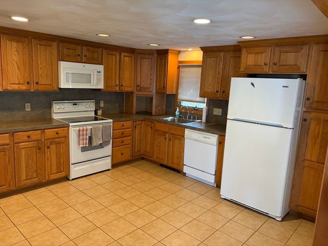 627 School Street, Dighton, MA 02764