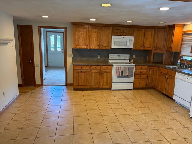 627 School Street, Dighton, MA 02764