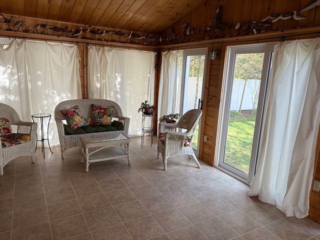 627 School Street, Dighton, MA 02764