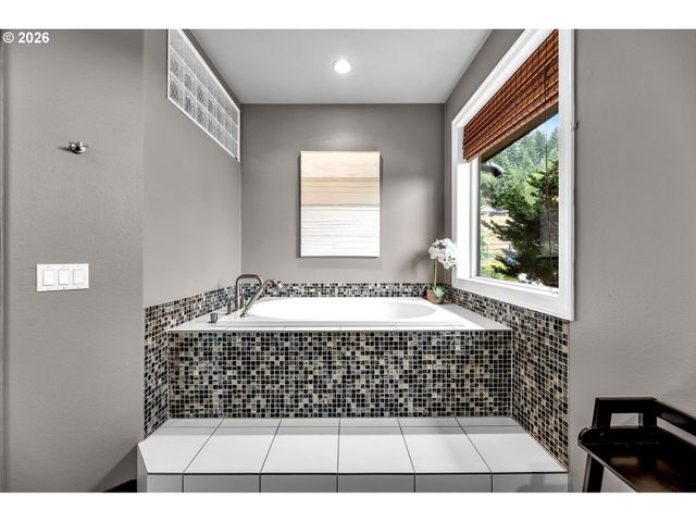 2509 39TH St, Washougal, WA 98671