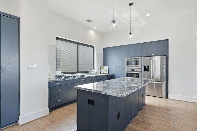 1436 W 24th Street, Houston, TX 77008