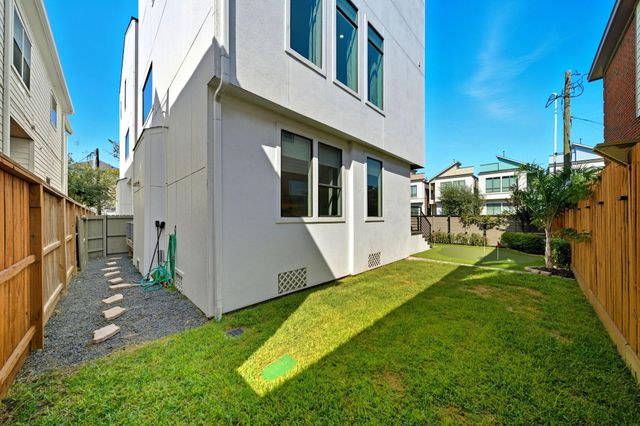 1436 W 24th Street, Houston, TX 77008